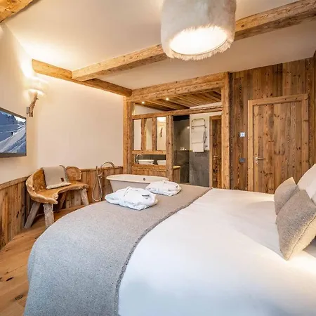 Madame Inuit Chalet
