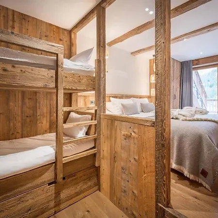 Madame Inuit Chalet