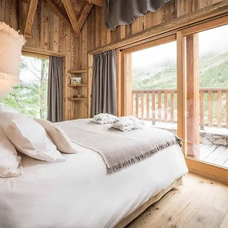 Madame Inuit Chalet *